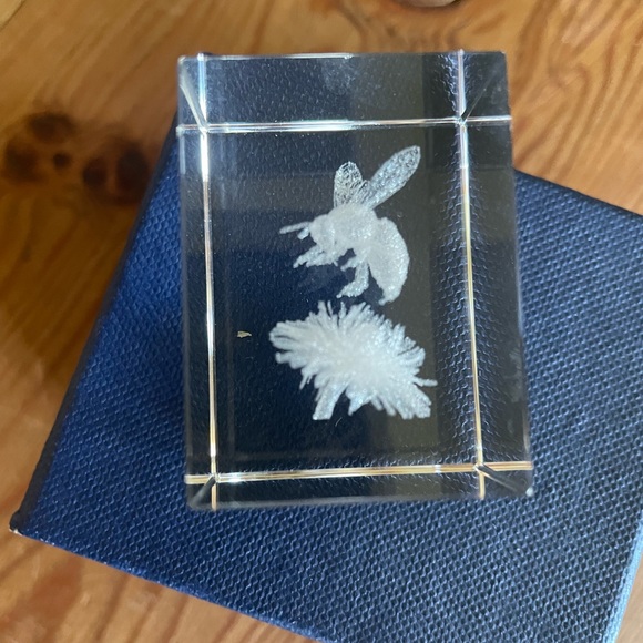 Vintage Pollinating Bee - Picture 3 of 7